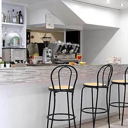 Canasta Hotel