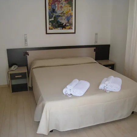 Hotel Canasta 3*